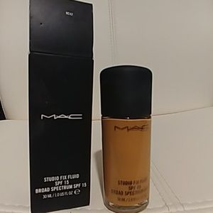 MAC Studio Fix SPF 15 foundation